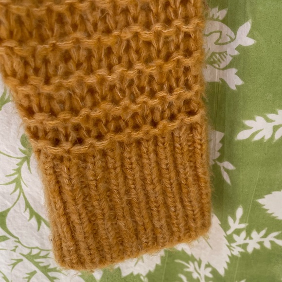 Abercrombie & Fitch Sweater - Picture 5 of 7